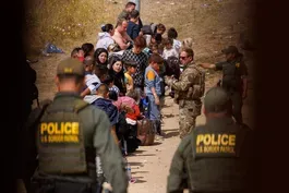 Border officials prepare for migrants as order expires