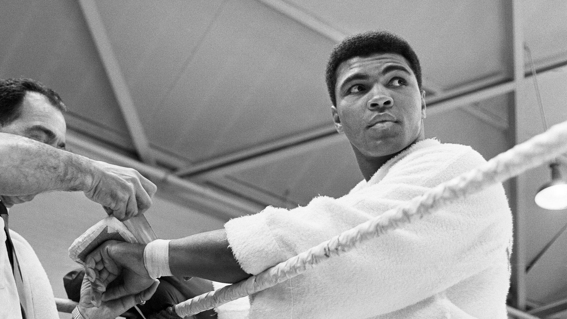 Muhammad Ali - Quick hands, quick feet, can't lose