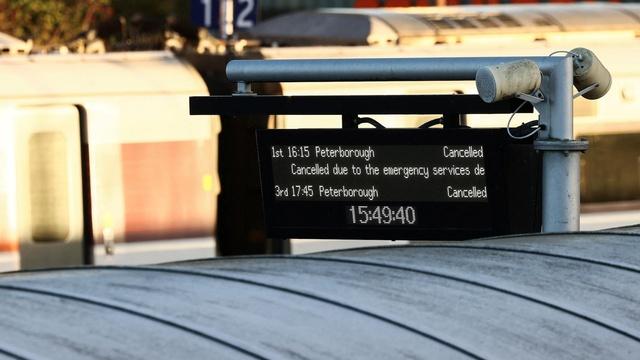 News Wrap: Police investigate mass knife attack on UK train