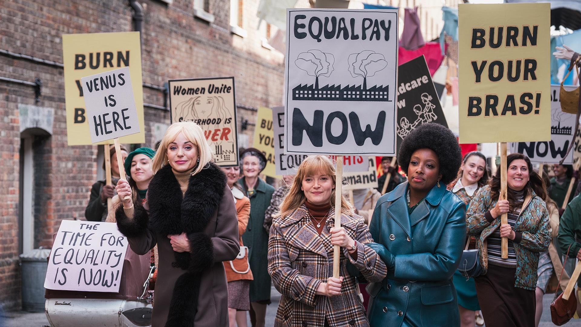 Sister Catherine cares for her first solo patient. The midwives attend a women's lib meeting.