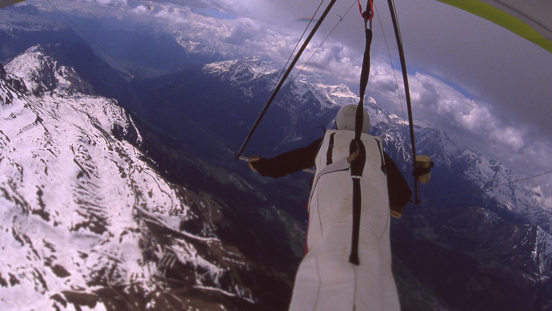 Experience Wyoming from above: firefighting, mail delivery, hang-gliding, and hot air balloons.