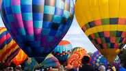 How does a hot air balloon fly?