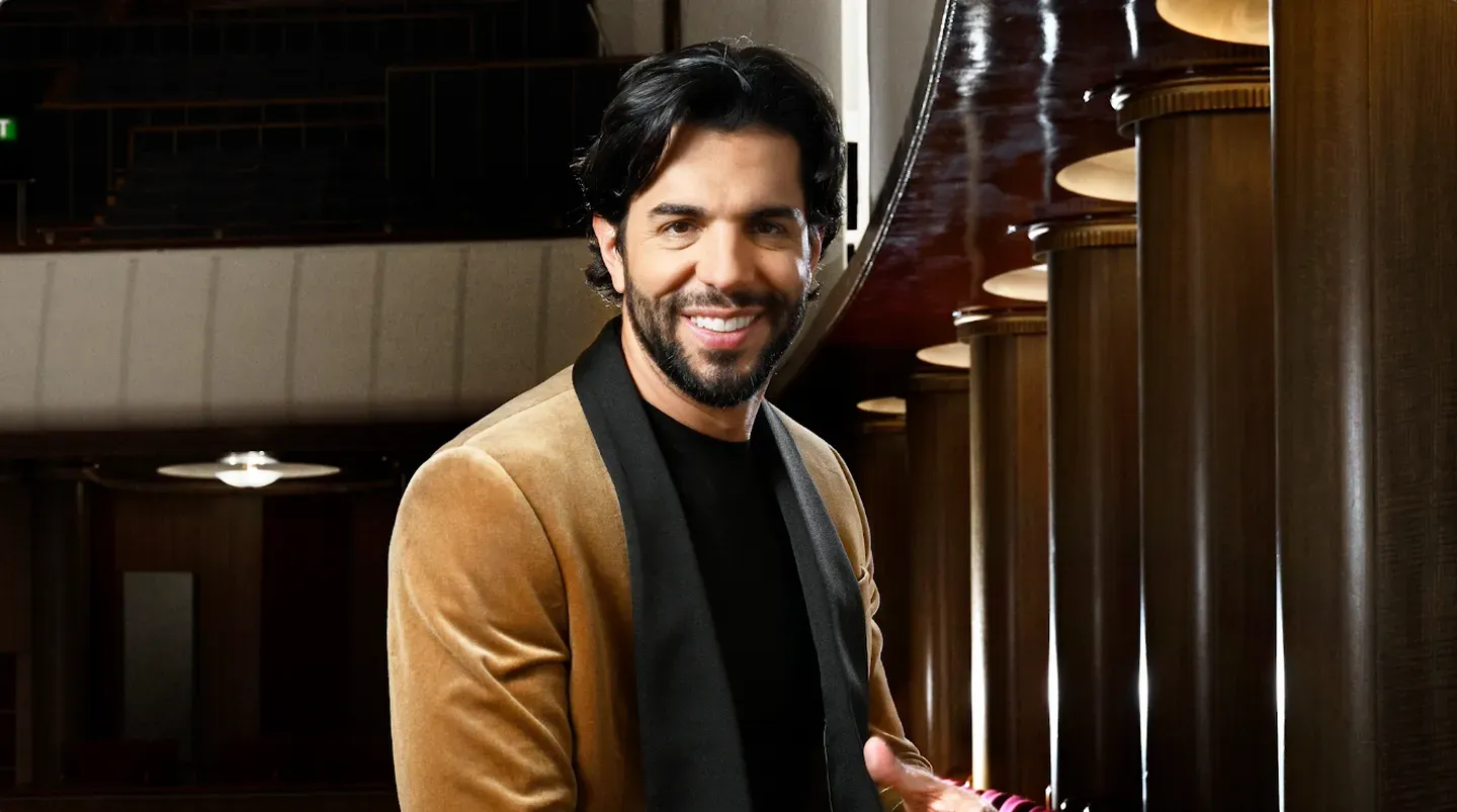 Hindoyan Conducts Dvorak Symphony No. 8