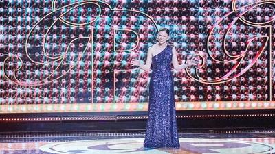 Sutton Foster Performs 