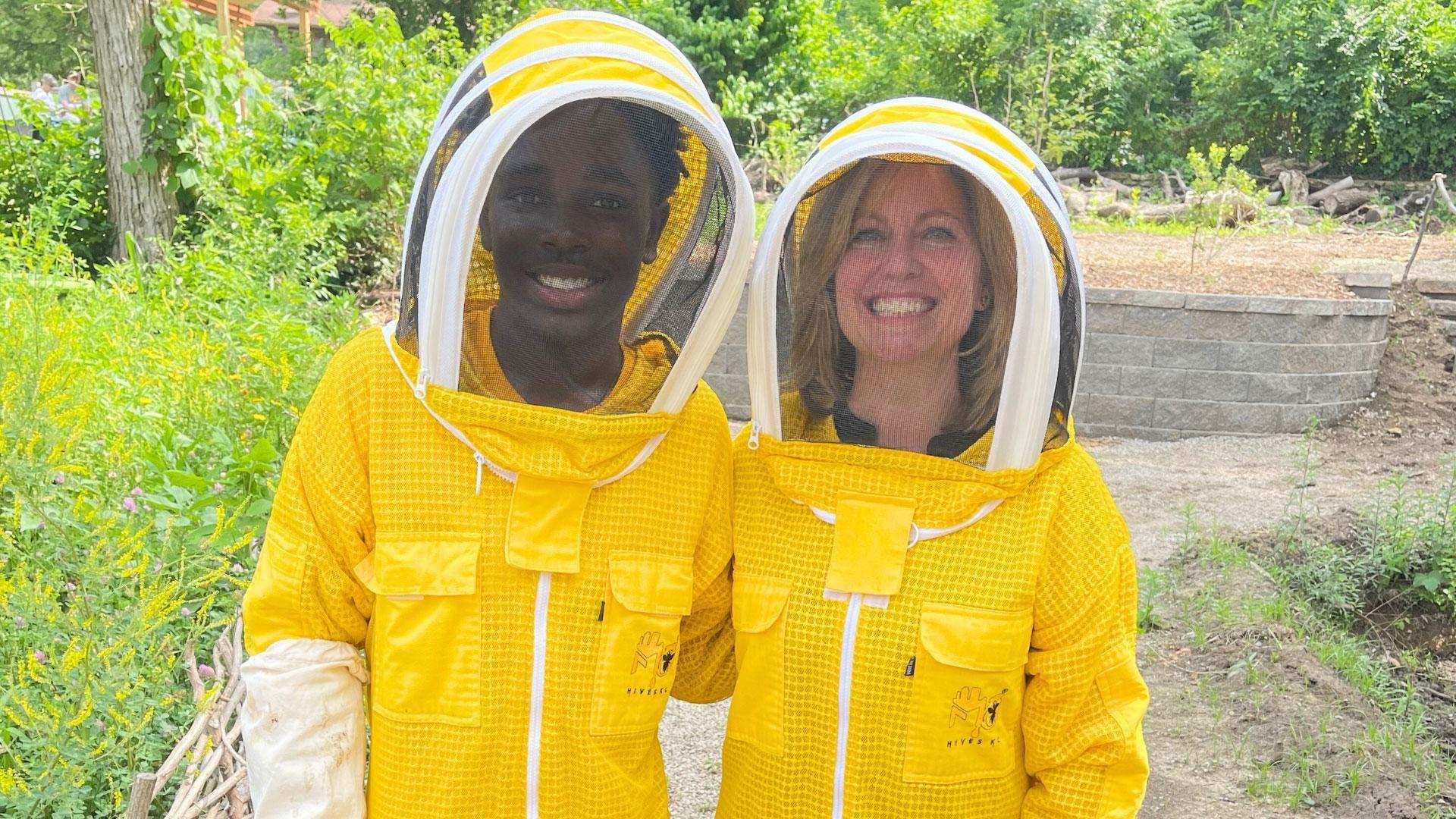 These Kansas City beekeepers are bringing hives of pollinators to