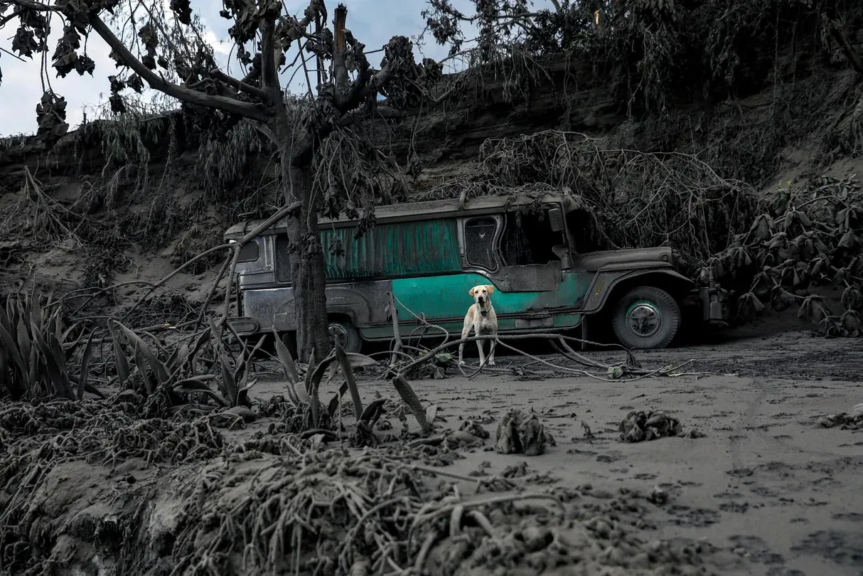 News Wrap: Philippines volcano forces residents to flee