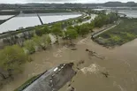 News Wrap: Winter storms bearing down on both U.S. coasts