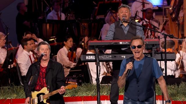 Chicago Performs 