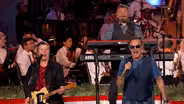 Chicago Performs "Feelin' Stronger Every Day"