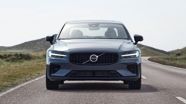 2023 Volvo S60 Recharge & 2023 Land Rover Defender 130
