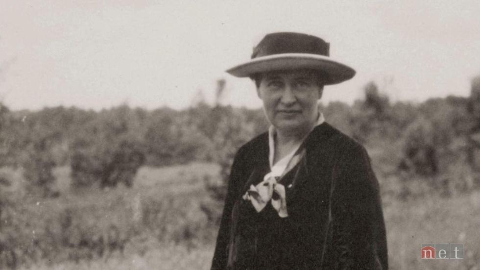 Yours, Willa Cather image