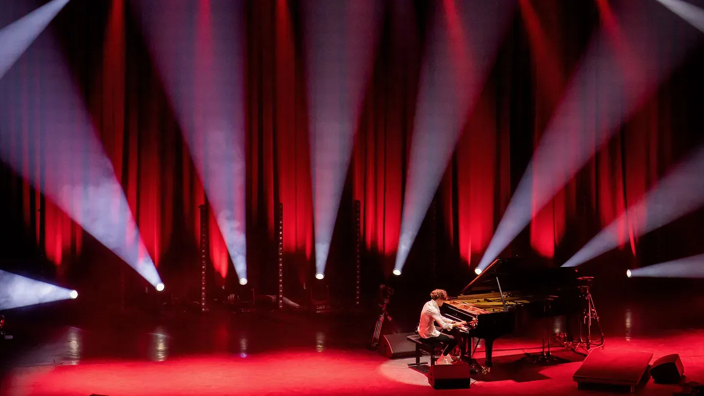 Peter Bence: Pianosphere in Paris