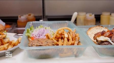 Video thumbnail: PBS NewsHour Restaurant takeout service swaps styrofoam for sustainable