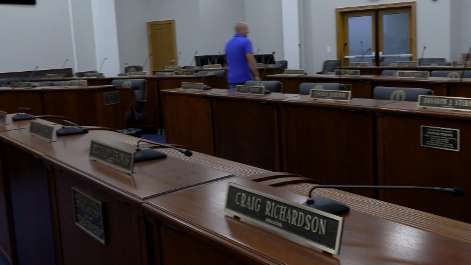 Lawmakers Debut Temporary Chambers Amid Capitol Construction