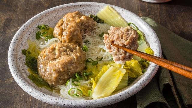 Chinese Noodles and Meatballs