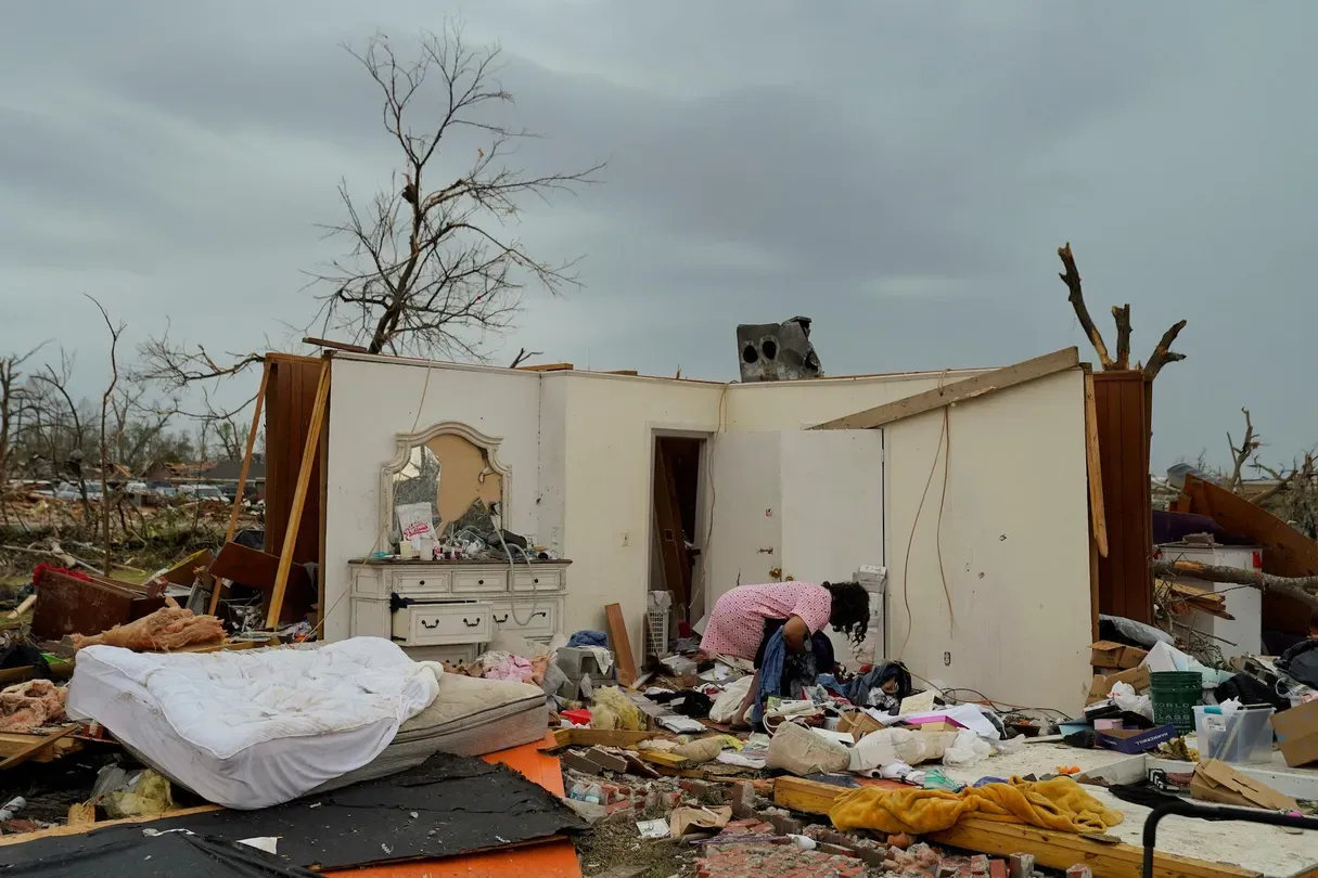 News Wrap: Drone footage shows Mississippi tornado’s damage