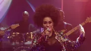 Aymée Nuviola Performs 'Camina A Voy De Detras'