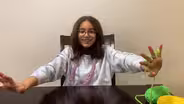 DAHLIA SHOWS HOW TO FINGER KNIT!