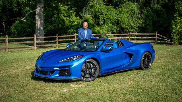 MotorWeek | 2024 Chevrolet Corvette E-Ray & 2025 Genesis GV80