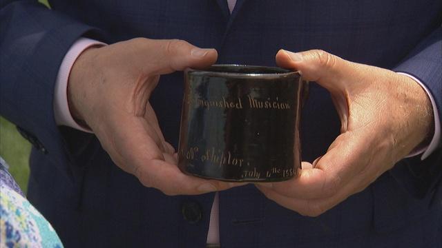 Antiques Roadshow | Appraisal: 1884 Anna Pottery Frog Mug