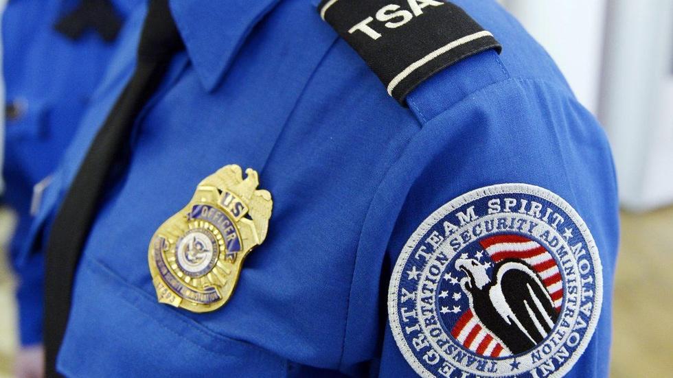 Airport face scans raise privacy concerns image