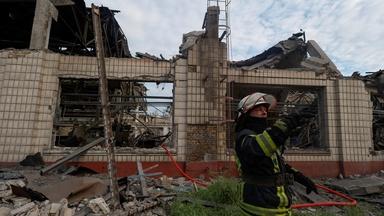 News Wrap: Russian missiles strike Kyiv after weeks of calm