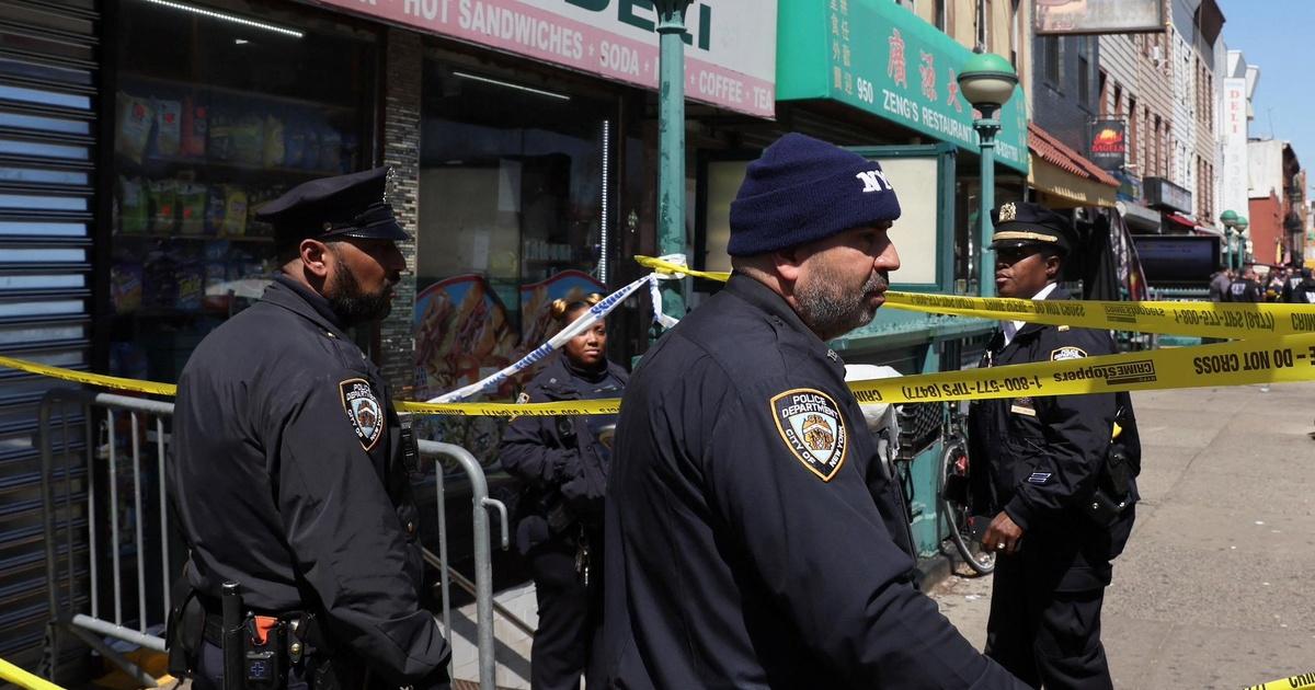 PBS News Hour | Police search for suspect in New York City subway ...