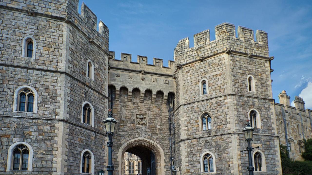 Secrets of the Royal Palaces