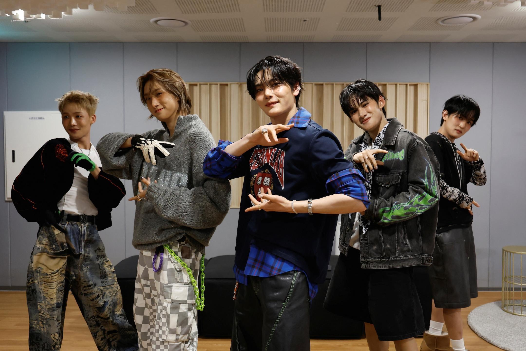 PBS News Hour | K-pop band 1VERSE debuts with two North Korean