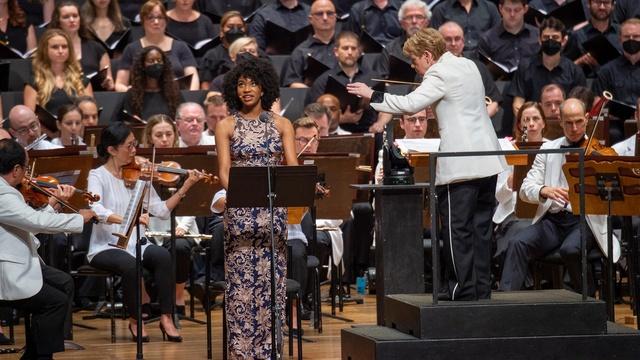 Jaye Ladymore Performs Bernstein's 