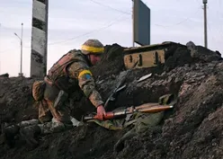 Russian airstrikes bombard Ukraine as ground forces advance