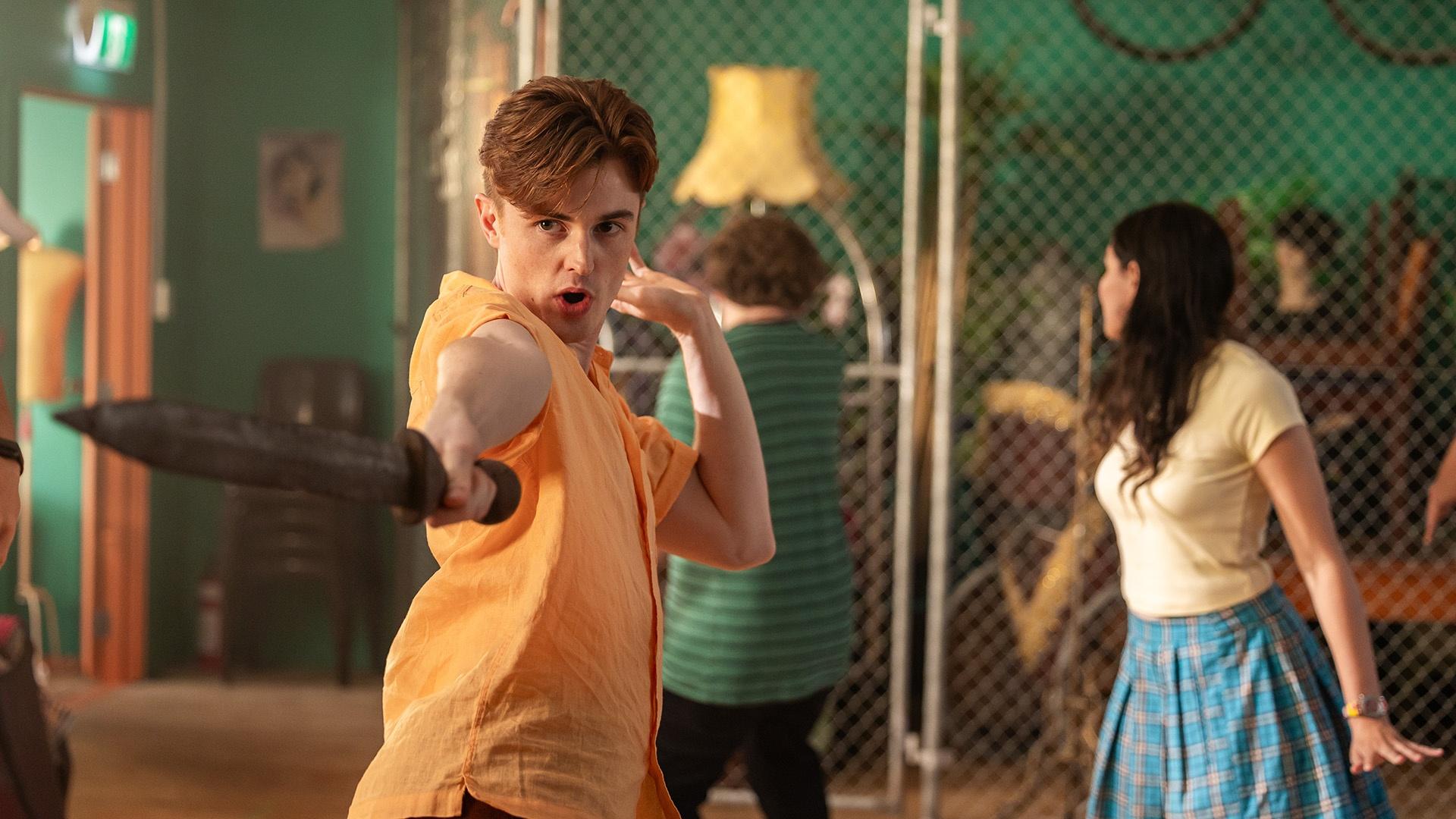 Charlie’s desperation to get back to Broadway draws him into the Pizazz local theater.