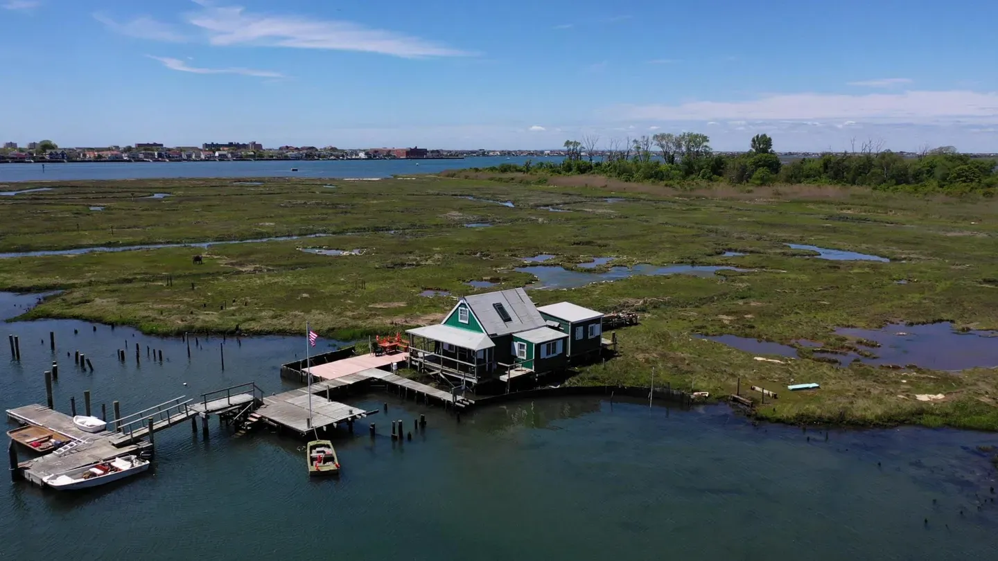 A World Within a World: The Bay Houses Of Long Island