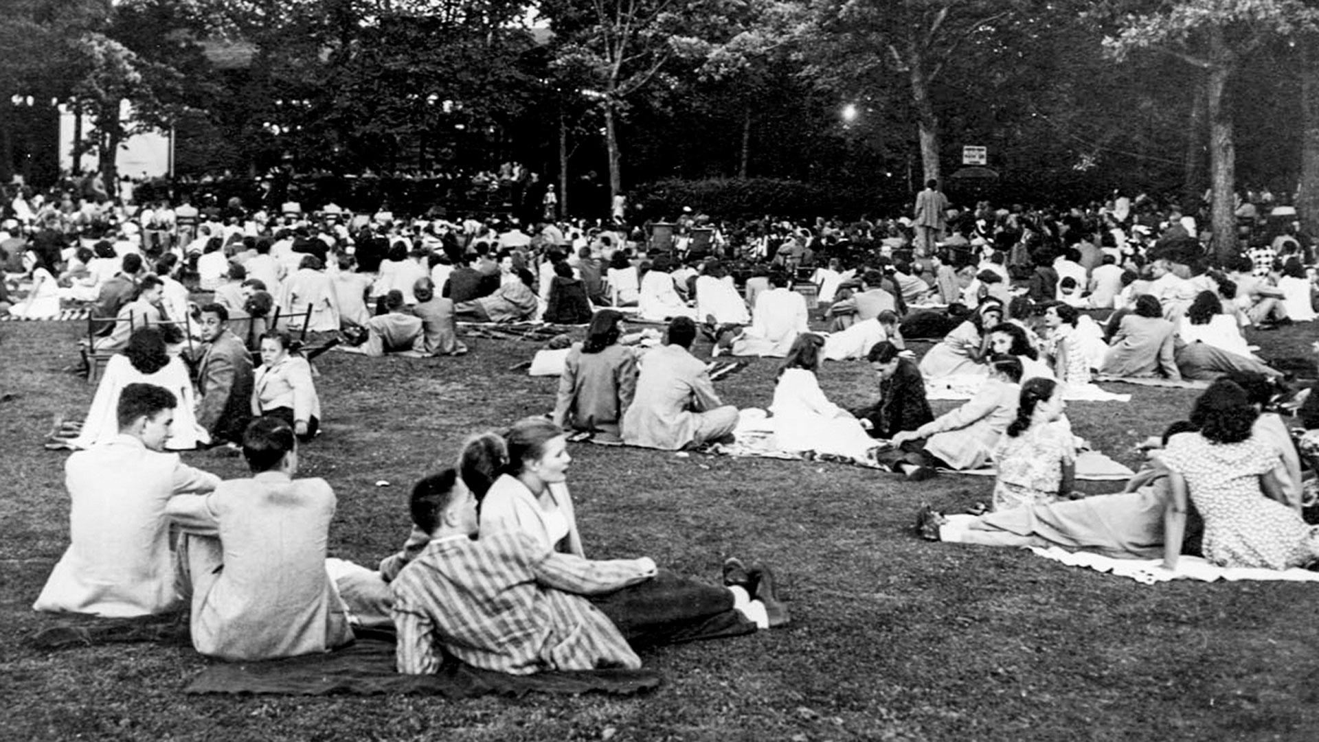 Ravinia Park lawn with many groups of people sitting on ground in 1940
