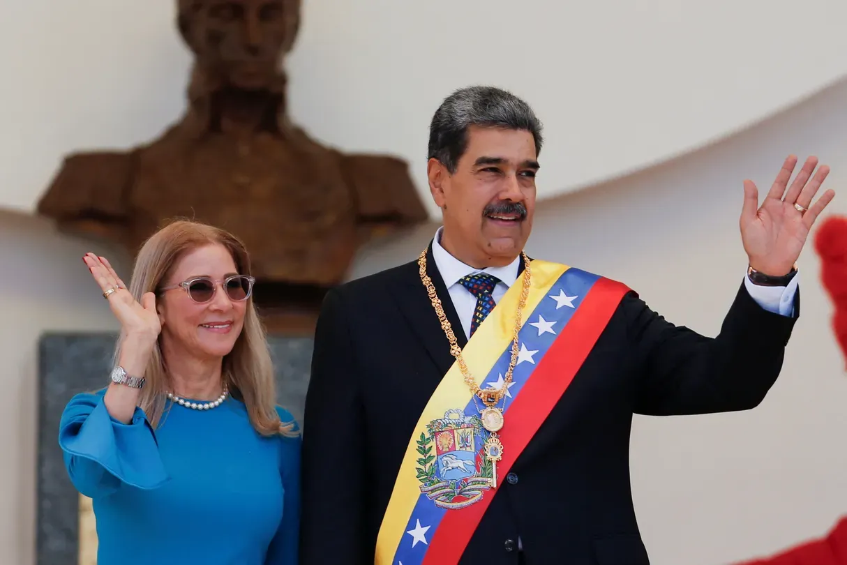 News Wrap: Maduro sworn after Venezuela's disputed election