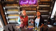 Boating On Ontario's Rideau Canal And Visiting Abbotsford