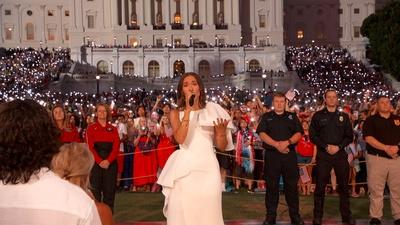 Lauren Daigle Performs 