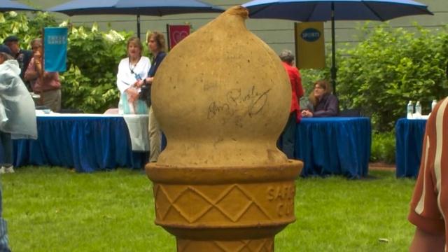 Antiques Roadshow | Appraisal: 1960 Elvis Presley-signed Ice Cream Cone Display