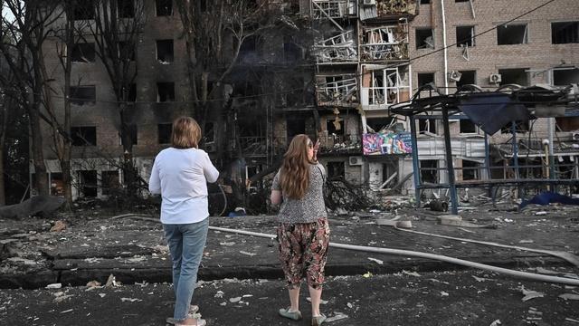 News Wrap: At least 1 killed in Russian strikes on Ukraine