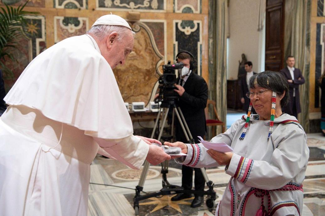 News Wrap: Pope apologizes to Canada's Indigenous for abuse | Watch on ...
