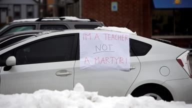 Chicago teachers agree to return to school after standoff