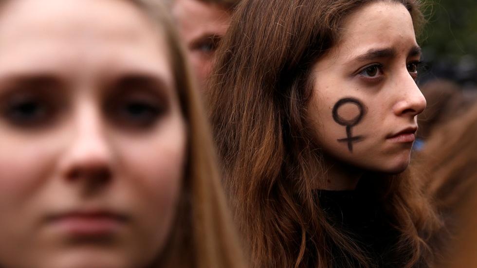 Trump expands foreign aid limits over abortion services image