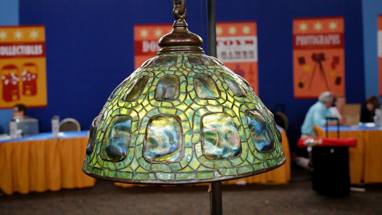 Antiques Roadshow | Appraisal: Tiffany Studios Turtle Back Glass Shade
