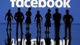 Video thumbnail: PBS NewsHour Is Facebook sincere about prioritizing privacy?