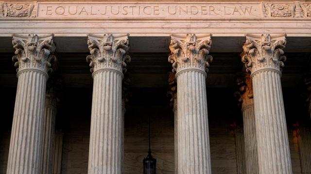 News Wrap: Supreme Court lets Trump strip migrant status