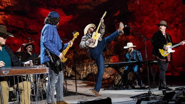 The Caverns Sessions | 49 WINCHESTER performs 'Last Call'