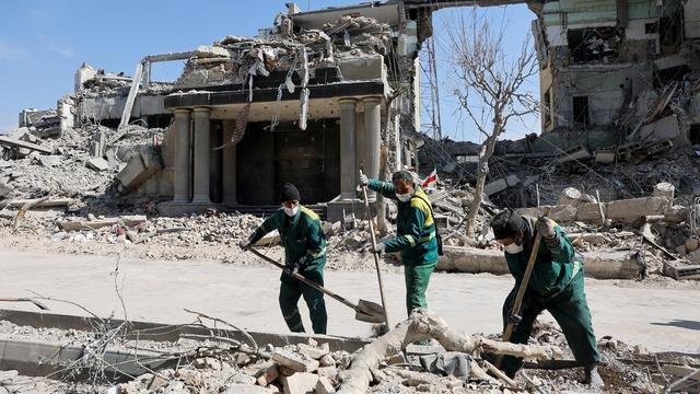 Residents flee Tehran as agency says death toll tops 1,000