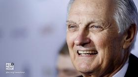 Video thumbnail: PBS NewsHour Why Alan Alda pays close attention to people’s faces