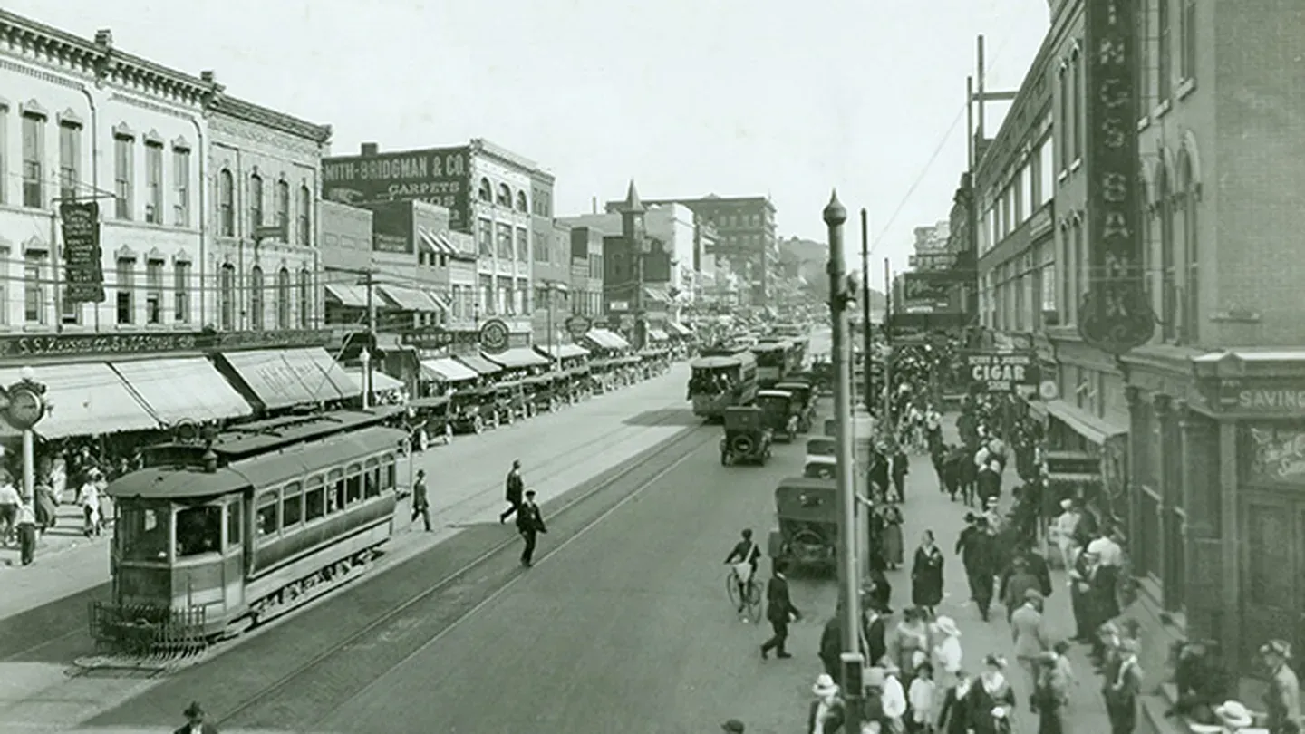 FLINT: THE 20TH CENTURY - THE VEHICLE CITY RISES