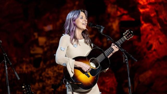The Caverns Sessions | LINDSAY LOU Preview